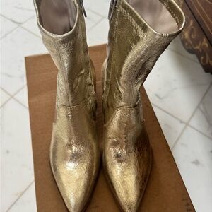 Dolce Vita Gold Women's Ankle Boots NWOT size 7